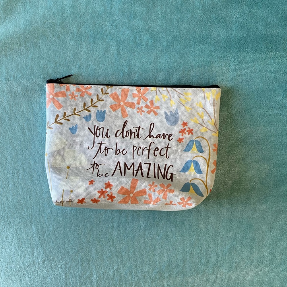 NWOT Zip Top Cosmetics Pouch - Picture 2 of 4
